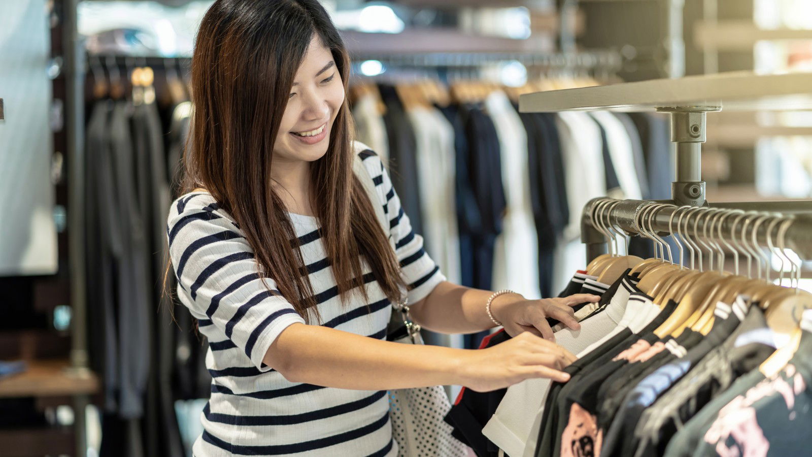 HK retail sales up 1.8% YOY in July 2025