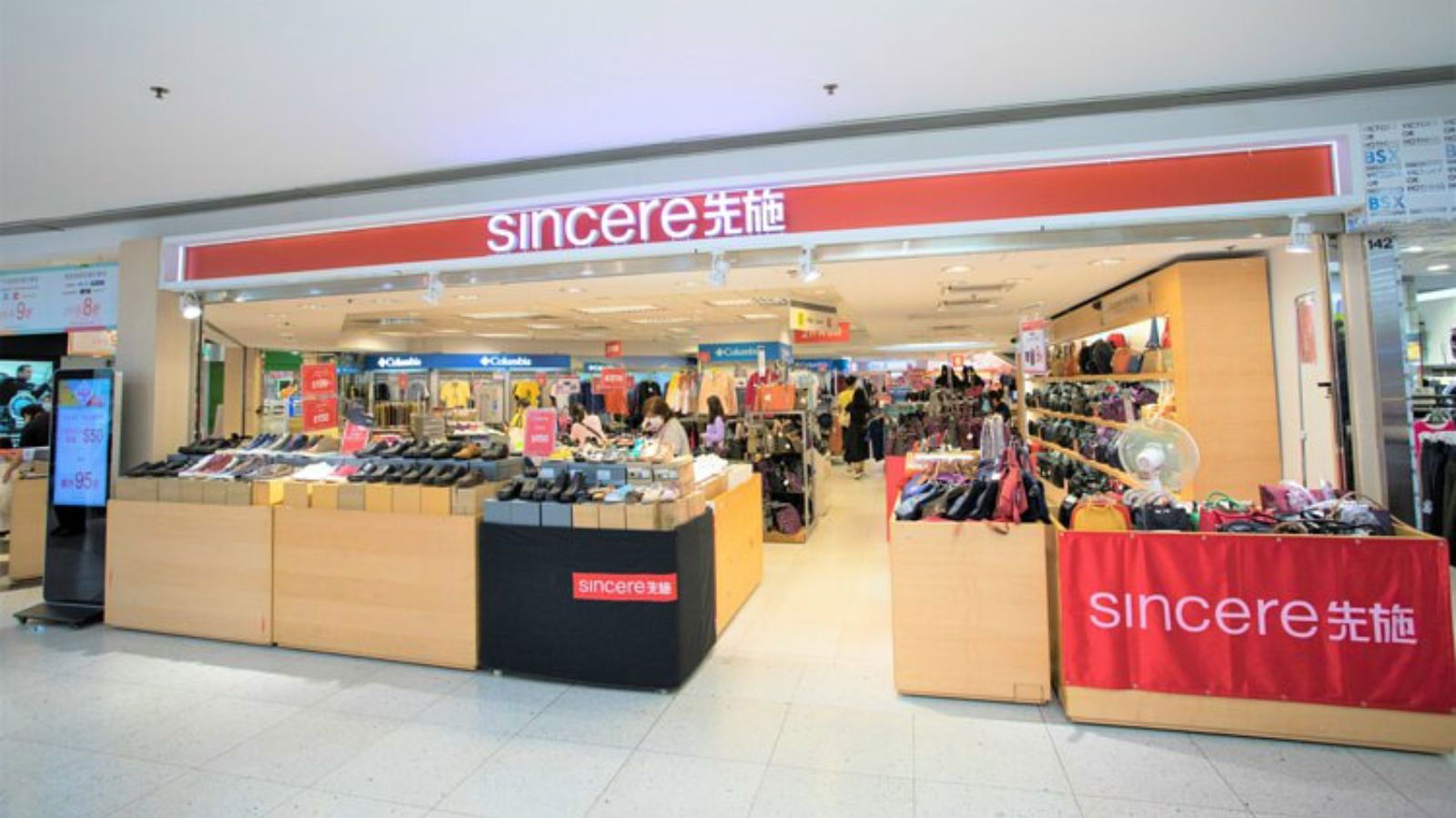 HKers flock to Sincere SSP store for last-day bargains