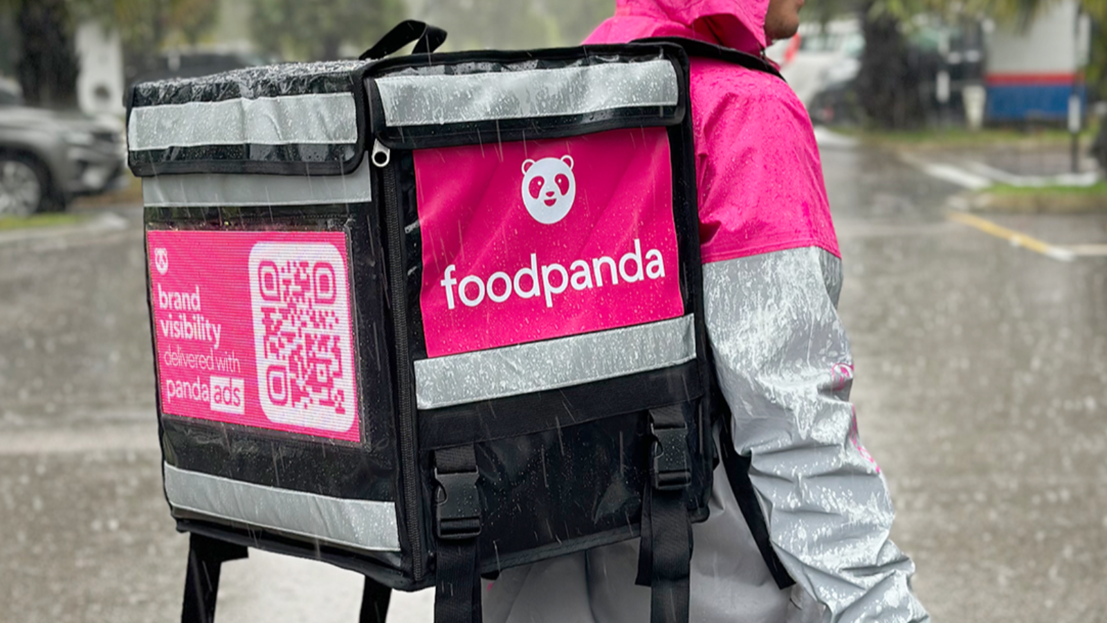 foodpanda MY looks to change the DOOH game with Smart Rider Bags 